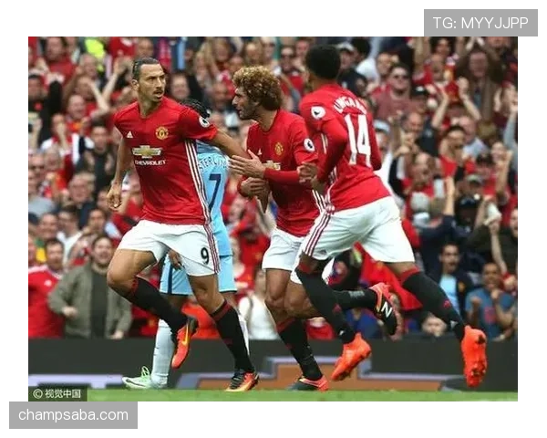 伊布如何以跑位撕裂防线？解析其胜过年轻锋线的战术价值